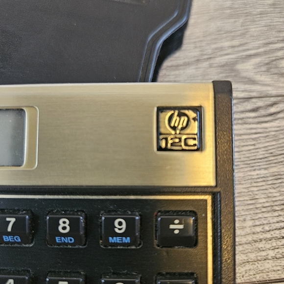 Hewlett Packard 12C Financial Calculator - Picture 4 of 7